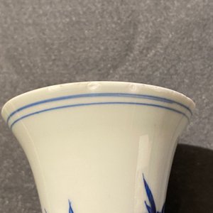 A rare Chinese blue and white bottle vase with a tiger and two butterflies, Transitional period — photo 12
