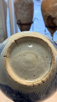A rare Chinese blue and white bottle vase with narrative design, Transitional period — foto 13