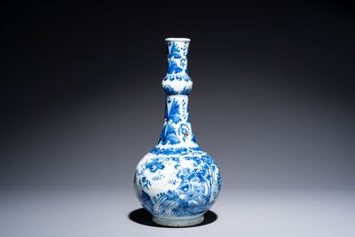 A rare Chinese blue and white bottle vase with narrative design, Transitional period — foto 2