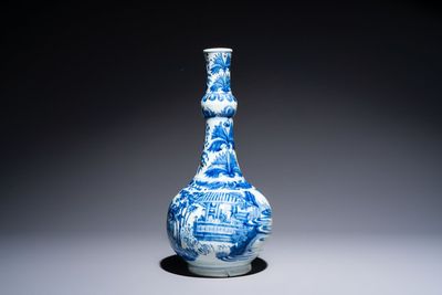 A rare Chinese blue and white bottle vase with narrative design, Transitional period — foto 3