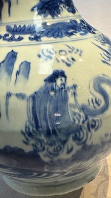 A rare Chinese blue and white bottle vase with narrative design, Transitional period — foto 9