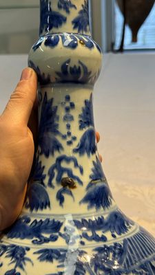 A rare Chinese blue and white bottle vase with narrative design, Transitional period — foto 10