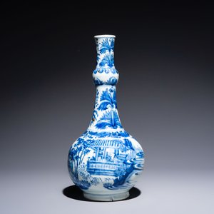 A rare Chinese blue and white bottle vase with narrative design, Transitional period — foto 3