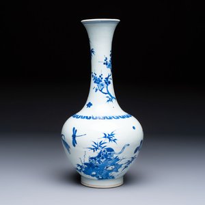 A rare Chinese blue and white 'Cat and Butterfly 耄耋' bottle vase, Transitional period — photo 1
