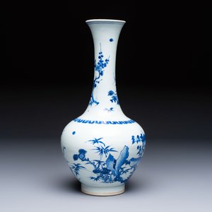 A rare Chinese blue and white 'Cat and Butterfly 耄耋' bottle vase, Transitional period — photo 2