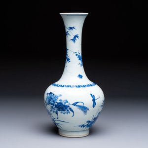 A rare Chinese blue and white 'Cat and Butterfly 耄耋' bottle vase, Transitional period — photo 4