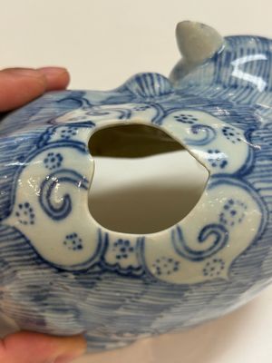 A rare Chinese blue and white 'cat' nightlight, 18th C. — 照片 13