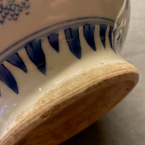 A rare Chinese blue and white censer with figures in a landscape, Transitional period — photo 8