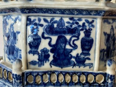 A rare Chinese blue and white 'chanab' altar stand, 19th C. — 照片 5