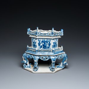 A rare Chinese blue and white 'chanab' altar stand, 19th C. — 照片 2