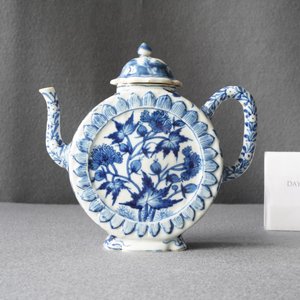 A rare Chinese blue and white circular teapot, Kangxi — 照片 9