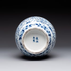 A rare Chinese blue and white crocus-shaped vase with birds among flowers, Kangxi mark, 19th C. — photo 7