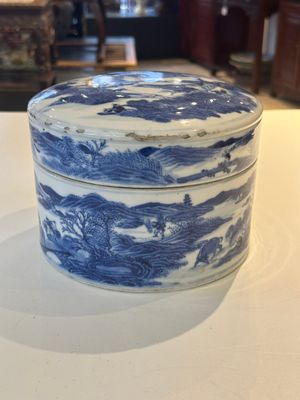A rare Chinese blue and white cylindrical box and cover for the Thai or Vietnamese market, Jin Tang Fa Ji 錦堂發記 mark, Daoguang — photo 1