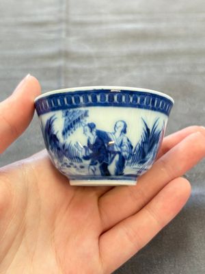 A rare Chinese blue and white 'Dames au Parasol' cup and saucer after Cornelis Pronk, Qianlong, ca. 1738 — photo 11