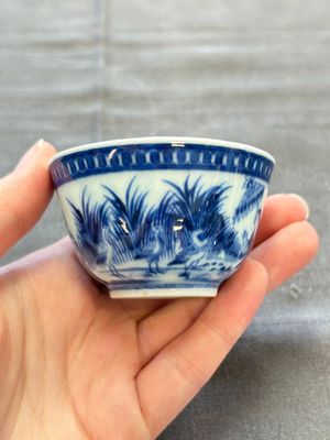 A rare Chinese blue and white 'Dames au Parasol' cup and saucer after Cornelis Pronk, Qianlong, ca. 1738 — photo 12