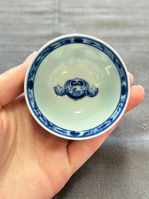 A rare Chinese blue and white 'Dames au Parasol' cup and saucer after Cornelis Pronk, Qianlong, ca. 1738 — photo 13