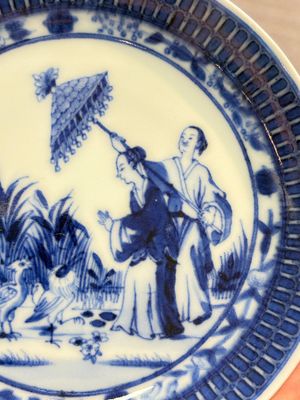 A rare Chinese blue and white 'Dames au Parasol' cup and saucer after Cornelis Pronk, Qianlong, ca. 1738 — photo 3