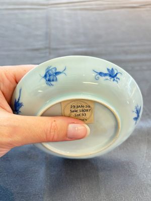 A rare Chinese blue and white 'Dames au Parasol' cup and saucer after Cornelis Pronk, Qianlong, ca. 1738 — photo 5