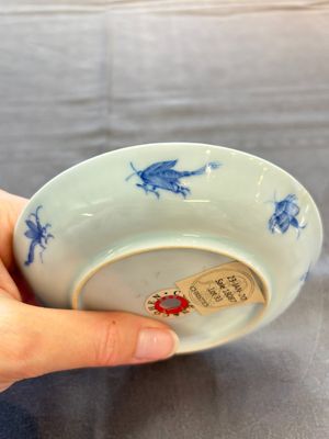 A rare Chinese blue and white 'Dames au Parasol' cup and saucer after Cornelis Pronk, Qianlong, ca. 1738 — photo 8