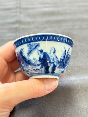 A rare Chinese blue and white 'Dames au Parasol' cup and saucer after Cornelis Pronk, Qianlong, ca. 1738 — photo 9