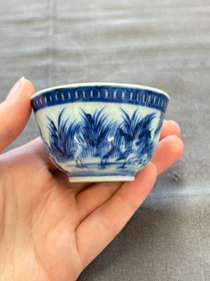 A rare Chinese blue and white 'Dames au Parasol' cup and saucer after Cornelis Pronk, Qianlong, ca. 1738 — photo 10