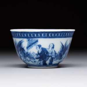 A rare Chinese blue and white 'Dames au Parasol' cup and saucer after Cornelis Pronk, Qianlong, ca. 1738 — photo 7
