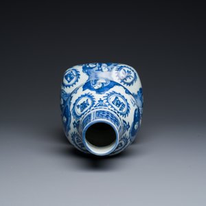 A rare Chinese blue and white double gourd vase with Guo Tai Min An 國泰民安 design, Jiajing/Wanli — photo 5