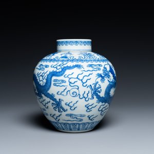 A rare Chinese blue and white 'dragon' jar and cover, Qianlong mark and possibly of the period — photo 4