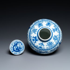 A rare Chinese blue and white 'dragon' jar and cover, Qianlong mark and possibly of the period — photo 8