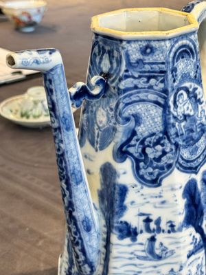 A rare Chinese blue and white 'Europa and the bull' coffeepot and cover, Kangxi — photo 15