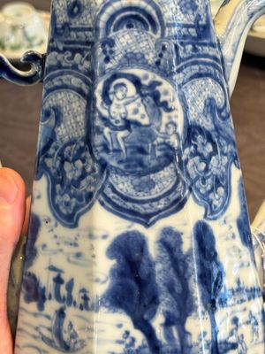 A rare Chinese blue and white 'Europa and the bull' coffeepot and cover, Kangxi — photo 16
