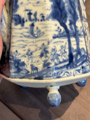 A rare Chinese blue and white 'Europa and the bull' coffeepot and cover, Kangxi — photo 18