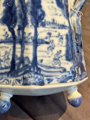 A rare Chinese blue and white 'Europa and the bull' coffeepot and cover, Kangxi — photo 19