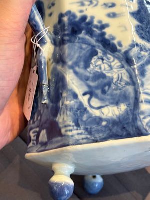 A rare Chinese blue and white 'Europa and the bull' coffeepot and cover, Kangxi — photo 27