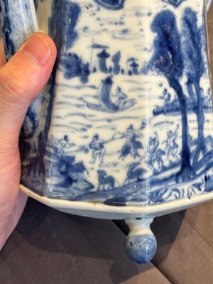A rare Chinese blue and white 'Europa and the bull' coffeepot and cover, Kangxi — photo 32