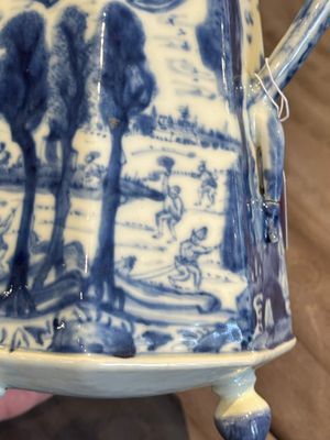 A rare Chinese blue and white 'Europa and the bull' coffeepot and cover, Kangxi — photo 33