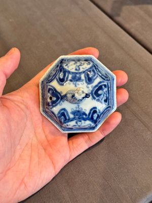 A rare Chinese blue and white 'Europa and the bull' coffeepot and cover, Kangxi — photo 5