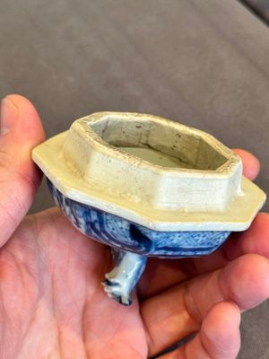 A rare Chinese blue and white 'Europa and the bull' coffeepot and cover, Kangxi — photo 9