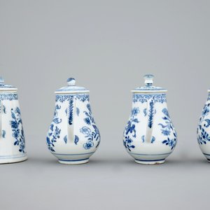 A rare Chinese blue and white export porcelain cruet set on stand, Qianlong, 18th C. — 照片 6