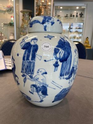 A rare Chinese blue and white 'figures' jar and cover, Kangxi mark, 19th C. — 照片 1