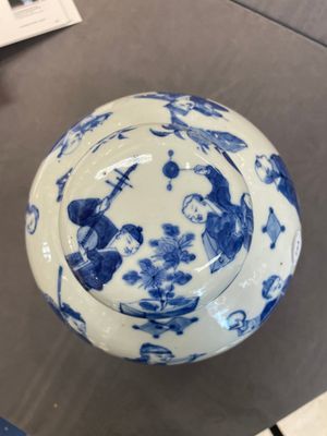 A rare Chinese blue and white 'figures' jar and cover, Kangxi mark, 19th C. — 照片 5