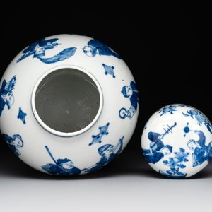 A rare Chinese blue and white 'figures' jar and cover, Kangxi mark, 19th C. — 照片 5