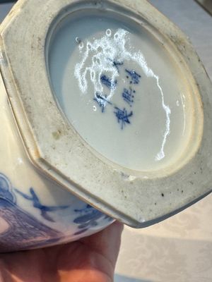 A rare Chinese blue and white five-piece garniture in Dutch Delft style, Kangxi mark, 19th C. — photo 17
