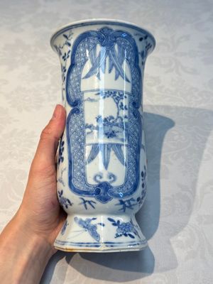 A rare Chinese blue and white five-piece garniture in Dutch Delft style, Kangxi mark, 19th C. — photo 18