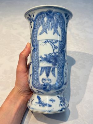 A rare Chinese blue and white five-piece garniture in Dutch Delft style, Kangxi mark, 19th C. — photo 3