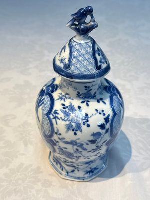 A rare Chinese blue and white five-piece garniture in Dutch Delft style, Kangxi mark, 19th C. — photo 36