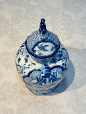 A rare Chinese blue and white five-piece garniture in Dutch Delft style, Kangxi mark, 19th C. — photo 38