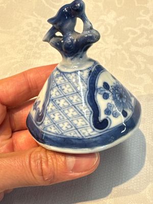 A rare Chinese blue and white five-piece garniture in Dutch Delft style, Kangxi mark, 19th C. — photo 43
