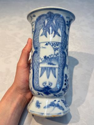A rare Chinese blue and white five-piece garniture in Dutch Delft style, Kangxi mark, 19th C. — photo 5