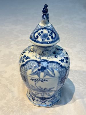 A rare Chinese blue and white five-piece garniture in Dutch Delft style, Kangxi mark, 19th C. — photo 56